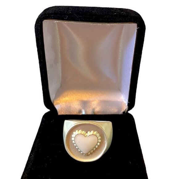 White Heart on Pearl Colored Band. - Picture 1 of 4